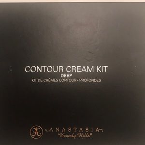 Anastasia Beverly Hills contour cream kit. Deep